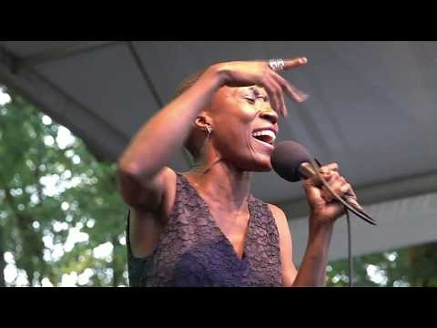 Rokia Traoré - Tuit Tuit - LIVE at Afrikafestival Hertme 2017