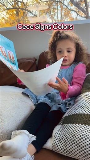 Learn your color signs! Cece is back again teaching everyone how to sign some basic colors ♥️李 #fyp #signlanguage #as| #signing #deaf | Signing Courses | Facebook