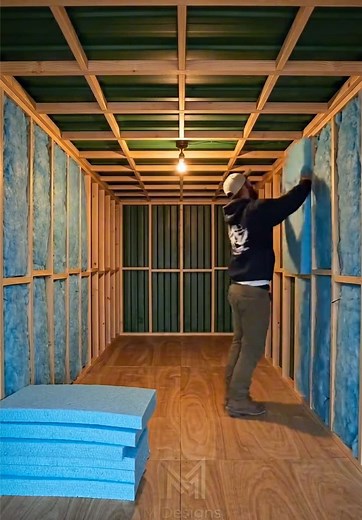 Building a Secret Red Room Bunker! 🤫🔴