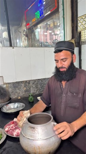 Pashtun Tribal Style Food | Haji Kameen Restaurant Special Rosh Recipe | Mutton Rosh | Kp Food
