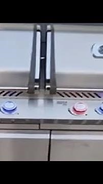Napoleon PRO825RSBIPSS 3 Prestige PRO 825 RSBI Propane Gas Grill Review