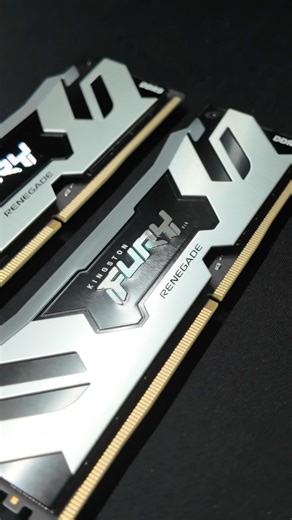 📦 Unboxing the powerful DDR5 Kingston FURY Renegade RAM and installing it in our PC build.