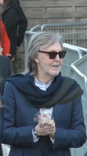 Paul McCartney’s Simple Moments with Fans #paulmccartney #thebeatles #70s #monkband