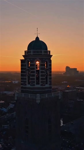 PyroWorks on Instagram: "De klok tikt langzaam naar twaalf...de spanning stijgt. Waar sta jij als het nieuwe jaar begint? 🌠 Wij zijn staan in het Wezenlandenpark te Zwolle. Beleef het magische moment! De Nieuwjaarsvuurwerkshow van Zwolle is het perfecte startschot voor een hoopvol 2025. Samen het nieuwe jaar in, omringd door licht en geluk. Tot dan! 🥂 Praktisch: 🗓Oudjaarsavond | ⏰ 00:00 uur | 📍 Wezenlandenpark, Zwolle #NieuwjaarInZwolle #MagischMoment #Vuurwerk #Wezenlandenpark #Zwolle"