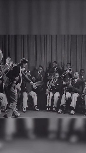 71K views · 19K reactions | This 1932 Betty Boop short MINNIE THE MOOCHER opens with Cab Calloway and his orchestra. The animators used this live performance as the basis for rotoscoping, which turned his exact dance moves into the cartoon! ✨ | the.vintage.era | Facebook