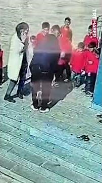 Nefes borusuna mandalina parçası kaçan öğrenci, müdür yardımcısının Heimlich manevrasıyla kurtuldu