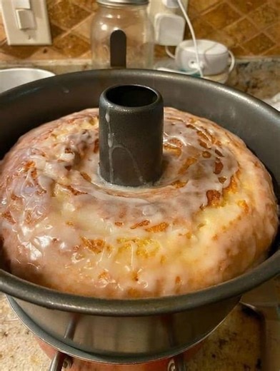 My homemade Lemon Pound Cake with Lemon is dense but moist and full of vanilla flavor, ..... ♥️Don't lose this delicious recipe, Save it by sharing It♥️ | Old fashioned recipe