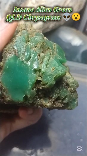 Insane Alien Green QLD Chrysoprase!👽😮#chrysoprase #gemstone #mineral #greengemstone #gemsandminerals