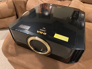 JVC RS540 (X790) w/ spare OEM bulb and Spyder 5 Pro -...