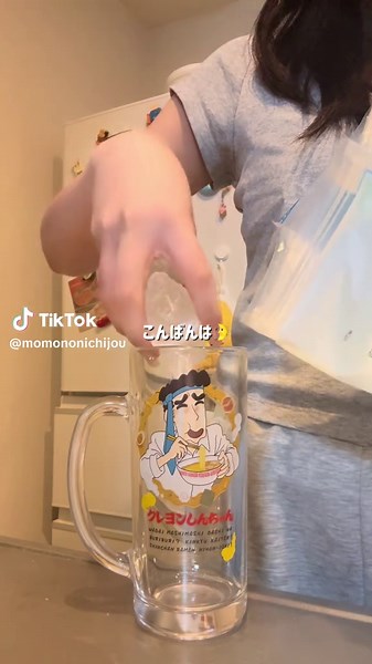 超簡単‼️彼が喜ぶデミグラスオムライスの作り方🐣🍳🧡⭐︎ レシピ📝☘️ -材料- ・玉ねぎ ・たまご ・ウインナー ・塩コショウ ・ケチャップ -デミグラスソース- ・水 大さじ2 ・中濃ソース 大さじ1 ・ケチャップ 大さじ1 ・砂糖 小さじ2 ・しょうゆ 小さじ1 ・バター 適量 600w30秒レンチン！ 簡単だけど喜んでもらえるよ‼️ みんなも作ってみてね🐰💞 #同棲 #カップル #夜ごはん #簡単料理 #VLOG
