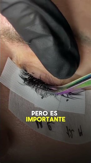 A mini class on eyelash techniques