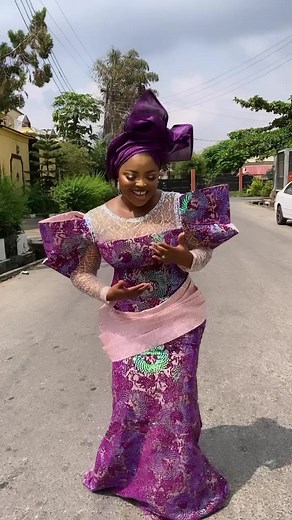 My wedding will be so beautiful and I will make a beautiful bride, says my dad.🥰🥰My dad kept looking at me and smiling, I said daddy why are you looking at me na?????? He said I’m the most beautiful of all his daughters, I love that man!!!! He knows what I love to hear.😂😂Watching two people in love get married is such a beautiful sight to behold. The way I have been smiling, laughing, giggling and chuckling since, you’ll think I’m the one getting married. I too like LOVE!🥰🥰Bride and groom 