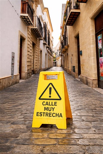 Las calles más estrechas de Jerez en la Semana Santa 2026 #jerez #jerezdelafrontera #semanasanta #semanasantajerez #semanasanta2026