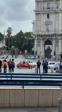 Why are so many tiny Fiat 500s driving through Rome? 🇮🇹