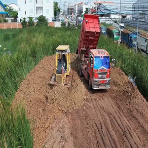 Mastering the Best Skills for Operating Bulldozer and Truck in Dirt Spreading. | Aprender color aprender para la vida