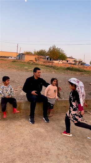 Mahmut İbrahimoğlu on Instagram: "Sevgiyi tarif edelim mi ❤️ çocukların can dostuna selam olsun ❤️bugün rotamız Şırnak/silopi @rotasiz_vagon #iyilik #pizza #pasta #muhteşem #mutluluk #kids #kidsfood #çocuklarımutluedelim #pizzatime #yumm #instafood #sirnak #köy"