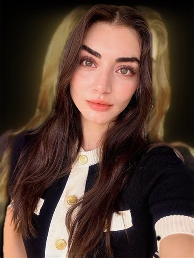 Ozge Torer: Captivating New Pic with Trending Song