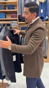 🧥✨ بالطو رجالي بخامة الجوخ مع الصوف (50% صوف) ملمس كشمير ناعم يعطيك دفء وأناقة واضحة في كل إطلالة. ✔️ بطول مناسب بينلبس كاجوال مع الجينز أو فوق البدلات ✔️ متوفر بعدّة ألوان تناسب كل الأذواق ✔️ خامة دافئة وقصّة مرتّبة تعيش معك أكثر من موسم 📏 المقاسات: من 48 لغاية 60 💰 السعر 45 دينار فقط! 📍 متوفر الآن في دراوشة فاشن أناقة شتوية ذكية… وقيمة حقيقية مقابل السعر. 📍 عمّان – جبل الحسين – دوار فراس – مجمع بانوراما – الطابق الأرضي 📞 064658288 📌 https://goo.gl/maps/M5ZeS6QZCCjYpNSz6 📍 عمّان – شارع