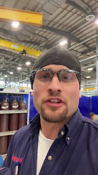 Leveling flanges on a 45° pipe fitting