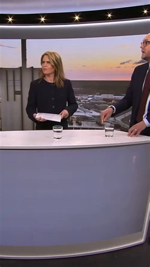 Är du så desperat @britz_johan att förnedrar dig själv på detta vis att du t o m drar ner dina egna brallor inför öppen ridå bara för att du är så ängsliga att bli av med jobbet efter valdagen? Du är verkligen en loser och patetisk de Luxe @britz_johan . Charlatan