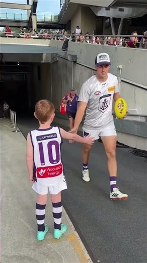 when you meet your HEROES 🥹