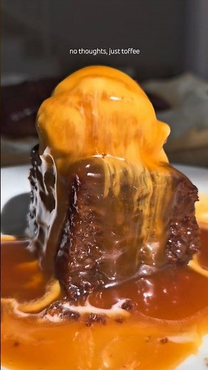 The king of cozy desserts: Sticky toffee pudding 🤎
