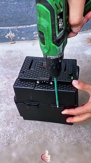 Convenient installation methods for battery series - connection boxes
