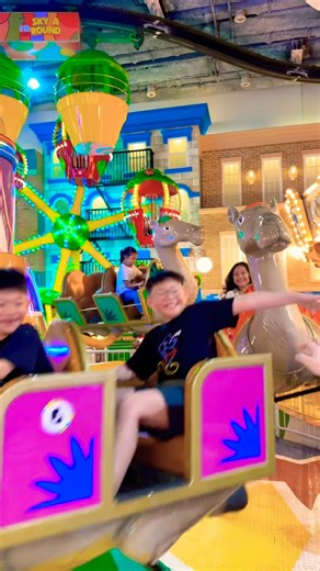 Fun, laughs, and a camel carousel moment! 🐪😂🎡 #carousel #cute