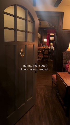 Exploring the Salvatore House in Mystic Falls