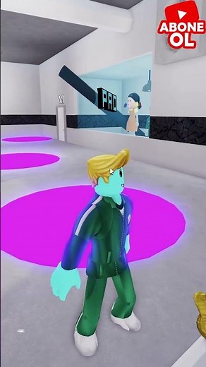 We got beaten up! Playing Squid game with my dad 😱 ROBLOX