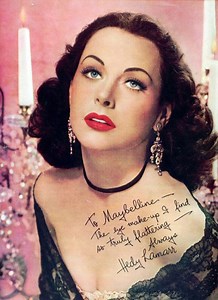 Rímel y Máscara de Pestañas: Origen e Historia de la Máscara