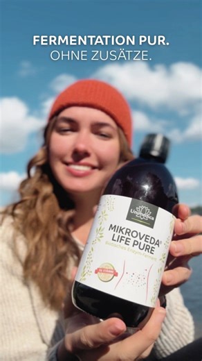 Fermentation in ihrer reinsten Form. 🌿 MikroVeda Life Pure von Unimedica – ein Bio-Enzymferment mit 32 sorgfältig ausgewählten Mikroorganismenstämmen, das über mehrere Monate natürlich reift und auch bei Histaminintoleranz verträglich ist. Für mich ist es mittlerweile zu einem festen Ritual geworden: Ein kleines Glas täglich – pur oder mit Wasser verdünnt. Ein Moment, der einfach dazugehört. 👉 Wenn du neugierig bist, wie echte Fermentation schmeckt, dann ist das definitiv ein Produkt, das du d