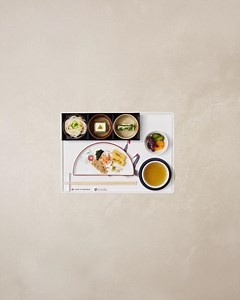 Michelin-starred Chef Hashimoto has crafted a rotating menu with a sake pairing, now served in Air Canada Signature Class on all flights between Canada and Japan. These meals are presented on traditional Japanese dishware, offering a true taste of Japan while you’re on board. 🥢🍶 | Air Canada