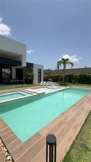 No todas las casas campestres se compran de contado. De hecho, hay un buen número de estas propiedades a las que se accede a través del crédito hipotecario y no es descabellado como parece. Aquí les dejamos un ejemplo de cómo sería ese ejercicio en una propiedad de $1.000 millones vs lo que sería pagar un arriendo en una residencia de ese valor. 📲 57 312 394 2851 📩 oficina.mazuerayasociados@gmail.com 👨🏻‍💻 www.mazuerainmobiliaria.com . . . #PropiedadRaiz #ejecafetero #InversiónSegura #Invers