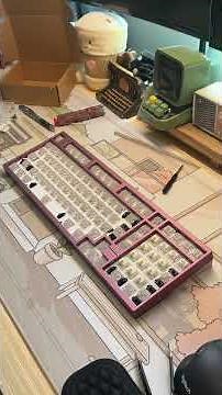 Accidentally built an ISO keyboard- now it's my favorite layout? 😅 #mechanicalkeyboard #timelapse
