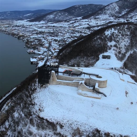 Castelul De Pe Deal / Castle On The Hill - La Mulți Ani dragilor mei coronenți și tuturor românilor departe de casă
