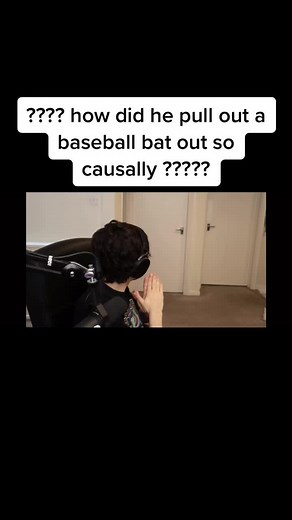 he just has a baseball bat ready to be used????? #georgenotfound #dreamwastaken #bbh #mcyt #minecraft #fy #fyp #xyzcba #foryou #foryoupage #fyppage