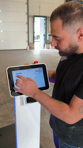 🦾 Optimisez votre chaîne logistique avec notre robot de livraison Jupiter ! 🚀 Doté d'un système de sécurité avancé, ce robot autonome s'adapte à divers environnements et types de cargaisons pour satisfaire vos besoins spécifiques, Jupiter est capable de soulever jusqu'à 600 kg ! Utilisable hors ligne et intégré de manière transparente avec le système de planification RCS. 📈 Ne laissez pas les défis logistiques freiner votre croissance ! Pour en savoir plus, visitez notre site : https://www.ro