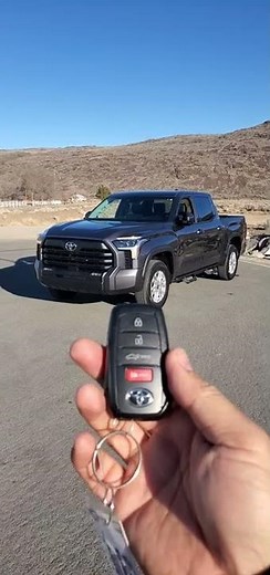 demo - remote start : 2022 toyota tundra SR5 4x4 premium