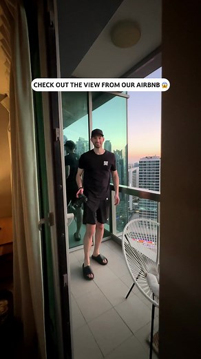 Always on the hunt for reflections! Shot on the Sony 12-24mm 2.8 lens at 12mm ✌🏼📸🇦🇪 #photography #nightphotography #sonyalpha #photography101 #dubai