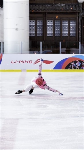 Akaza's new technique,Ice Skating! #フィギュアスケート #cosplay #akaza #鬼滅の刃 #kimetsunoyaiba #demonslayer