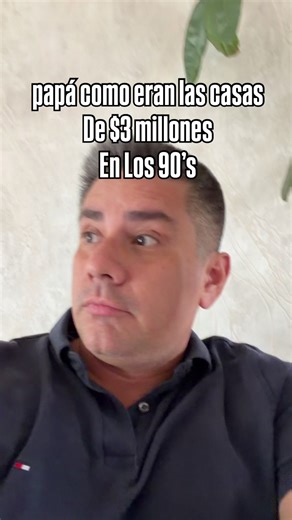 Así vivía la gente de dinero en Puebla en los 90… No era minimalista. No era moderno. No seguía tendencias. Pero tenía algo que hoy ya casi no existe… 👉 se sentía sólido. Madera real. Espacios amplios. Casas hechas para durar décadas, no para impresionar en Instagram. Aquí no comprabas diseño… 👉 comprabas patrimonio. Y lo más fuerte de todo: el lujo no se presumía… se vivía. ⸻ 💰 CONTEXTO (HOOK DE VALOR) En 1990 una casa así costaba: 👉 $1.5M – $3.5M MXN Hoy: 👉 $30M – $80M MXN ⸻ Antes no tení