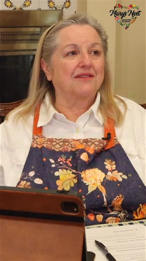 Mary - Mary’s Nest Cooking School on Instagram: "Boneless, skinless chicken & ground beef? Our ancestors ate meat on the bone! Collagen = gelatin = digestive health. Moisturize your gut! #marysnest #BoneBroth #CollagenBenefits #GutHealth #AncestralDiet #RealFood"