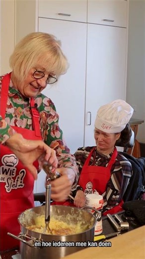 Iedereen kan een Sjef zijn! Ann en vrijwilligster Kitty koken samen een lekkere zuurkoolschotel!👩🏻‍🍳