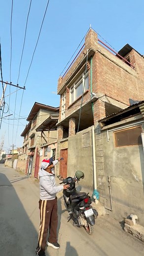 62K views · 452 reactions | Lowbudget House For Sale 裡 Call owner☎️9086406205 /7006512020 Address ZONIMAR Pazwalpora Land 2.25 Malri with 3STORY | Umer Zargar | Facebook