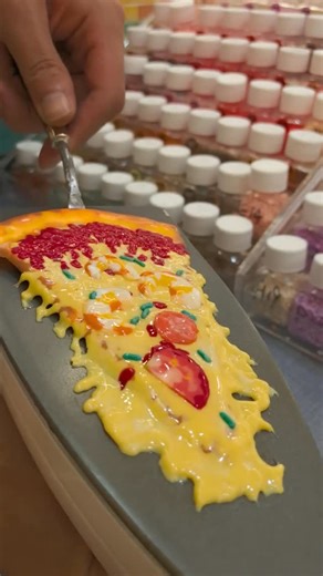 𝐶𝑟𝑎𝑓𝑡𝑖𝑛𝑔 𝑀𝑎𝑔𝑖𝑐 𝑤𝑖𝑡ℎ 𝐵𝑒𝑎𝑑𝑠✨ on Instagram: "拼豆披萨2.0⁉️ #拼豆 #diy #手工 #手作 #解压"