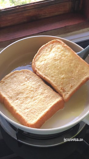 เฟรนช์โทสนมอัลมอนด์ผลไม้รวม 🍞🍌🥝ทำแบบง่ายๆ แต่อร่อยมากค่า..เคล็ดลับพิเศษ สุแนะนำให้ใช้นมอัลมอนด์ ของ Almond Breeze เพราะแบรนด์นี้นมเค้าทำจากอัลมอนด์คุณภาพ จากบลู ไดมอนด์ แคลิฟอร์เนียเลย ที่สำคัญแคลอรี่ต่ำ และไม่เติมน้ำตาล จริงๆมีหลายรสชาติให้เลือก แต่เมนูนี้สุเลือกเป็นรสจืด unsweetened ในการทำนะค้าา💕..ช่องทางการจัดจำหน่าย📍7-11 , ซุปเปอร์มาร์เก็ต และห้างสรรพสินค้าชั้นนำ ช่องทางออนไลน์: Shopee, Lazada, Line Official, JD Central..#AlmondBreezeTH#ห้องครัวtiktok #Tiktokพากิน #อร่อย #เมนูประจำวัน 