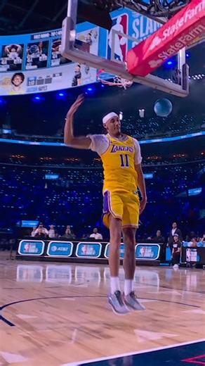 Jaxson Hayes with his first round dunk 🟡🟣 Dunk contest on Pilipinas Live this Sunday! 📲 Google Play or App Store 👉 https://bit.ly/NBAPHxCignal #NBAOnPilipinasLIVE #NBAAllStar26 #NBAPhilippines | NBA Philippines