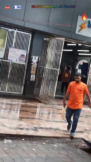 How Is The Area In Between The Kurla Railway Station's Ticket Counter & Escalator, Mumbai, India.