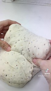 ~Quinoa Spelt Sourdough ~ This loaf is extremely flavourful and delicious. Adding wholegrain gives it a nutty flavor while quinoa levelled up the texture, giving it extra ‘mouthfeel’. If you haven’t tried adding quinoa to your bread, try it! *Dough* 210g Bread Flour 45g Wholewheat flour 45g Spelt flour 230g water 60g sourdough starter 6g salt *Cooked Quinoa* 30g quinoa 120g water To cook quinoa: ➡️ Bring quinoa and water to a simmer and cook at low heat for 10-15mins until quinoa has softened an